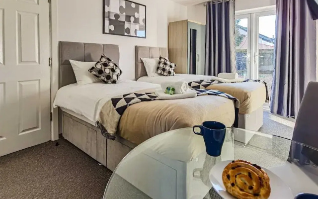 4BR Contractor Accommodation w 4 Bathroom