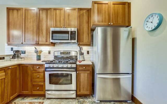 Highland Greens Comfort 3 Bedroom Townhouse by RedAwning