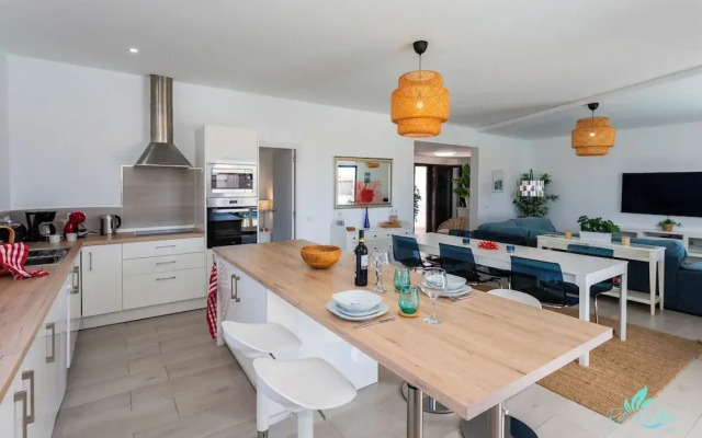 Remarkable 5-bed Villa in Playa Blanca