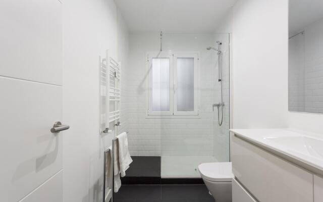 Modern & Chic 2BR/2BA apartment in trendy Chueca
