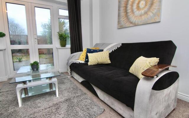 Daimler House - Cosy Home Near Coventry City Centre