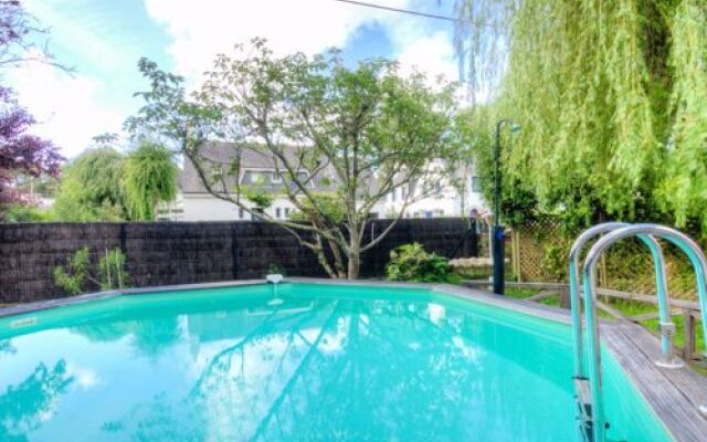 House Yu Fine Carnac