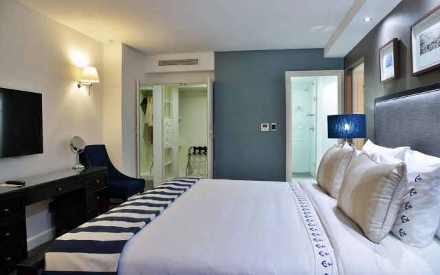 The Commodore Hotel