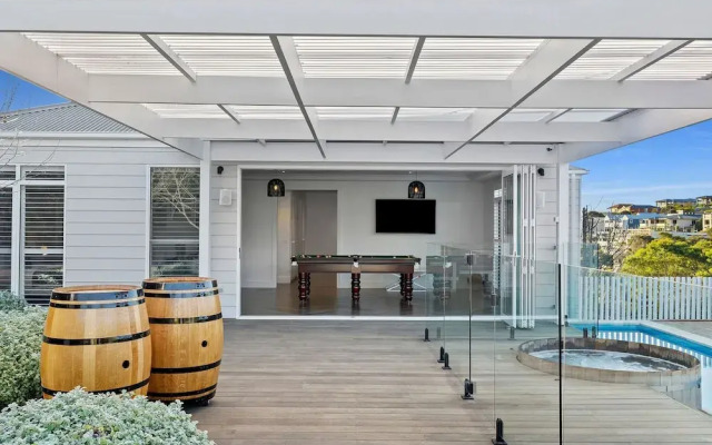 Hamptons Elegance Views Pool Spa