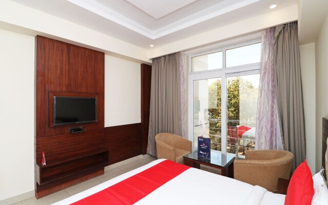 OYO 12823 Hotel Pearl Avenue