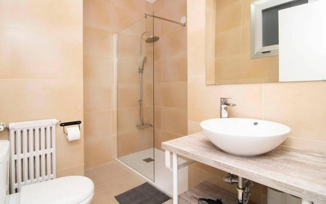 Sunny Apartment at the foot of Royal Palace by Batuecas