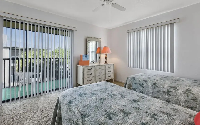 Beachview Condo 2 Bedroom Condo by RedAwning