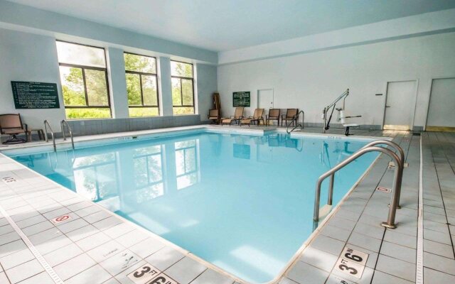 Quality Inn & Suites Sellersburg - Louisville Area