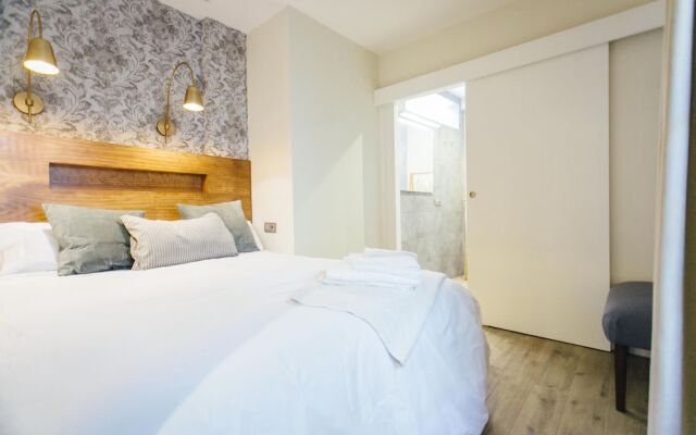 One&Lux Byron Suites