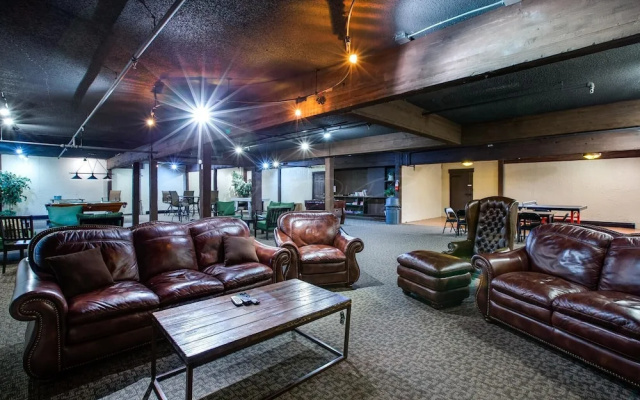 94sll - Inexpensive - Fireplace - Wifi - Sleeps 6 1 Bedroom Condo by RedAwning