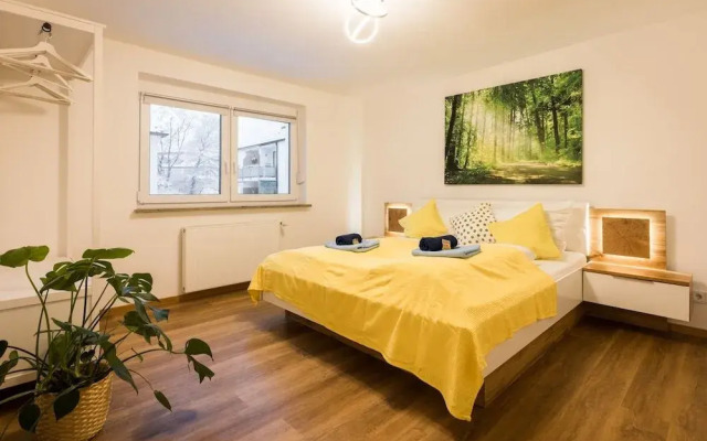BRIGHT - Augsburg's Biggest - 4BR - Parking - Kitchen