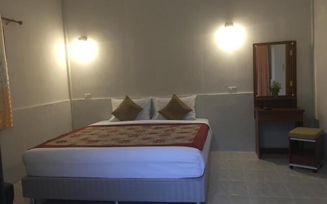 Khao Sok Evergreen House