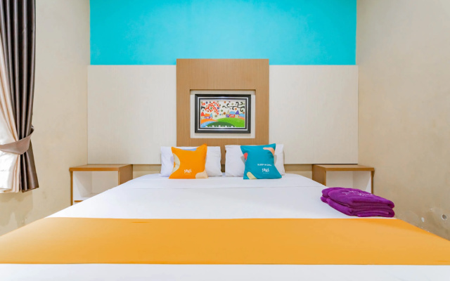 Sans Hotel Budaya Cirebon – Guest Rooms – Cirebon
