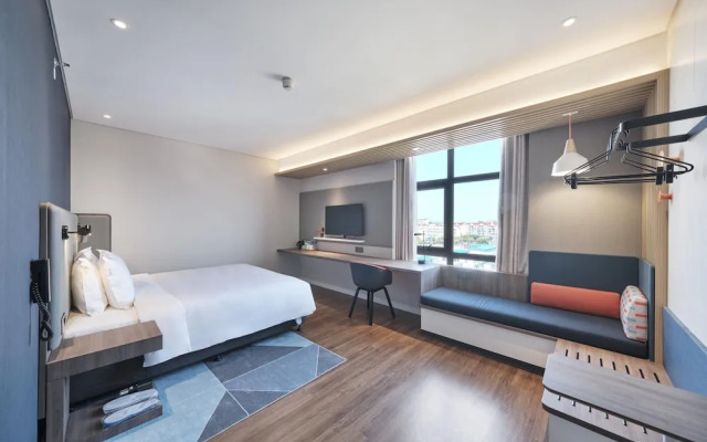 Holiday Inn Express Shanghai Hongqiao North, an IHG Hotel