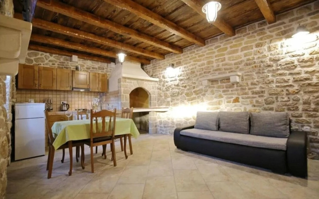 Josi - With Jacuzzi - H