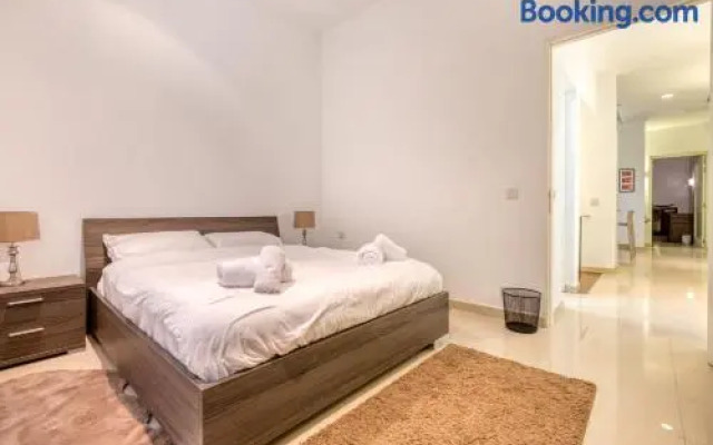 Floriana Suite-hosted by Sweetstay