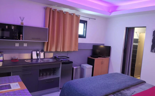 Hostal 170 Room 14 Service Appartement