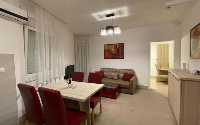 Holiday Wing Apartments