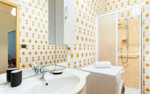 Dante Subway Apartment