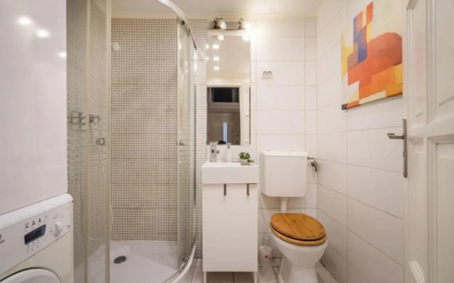 Z44- Boutique Apartment, Best Location. By BQA
