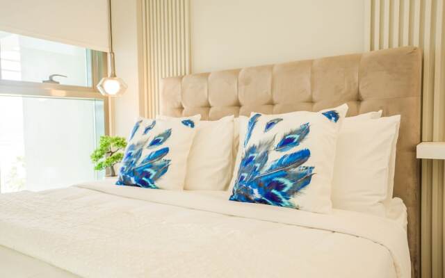 Nasma Luxury Stays - Al Raha Lofts 2