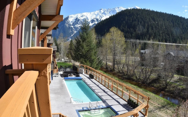 Pemberton Valley Lodge