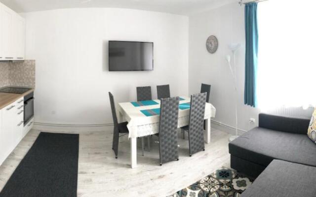 Riverside Ski Apartment