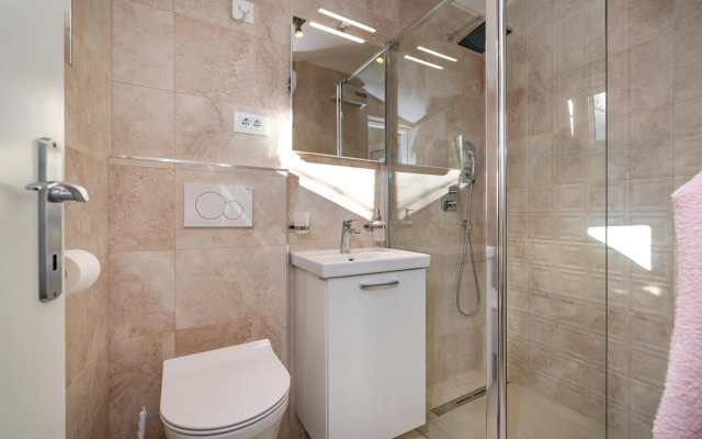 Mediterranean terrace apartment with Bikes & SUP