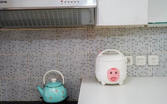 Homey 1BR with City View at Green Pramuka Apartment By Travelio