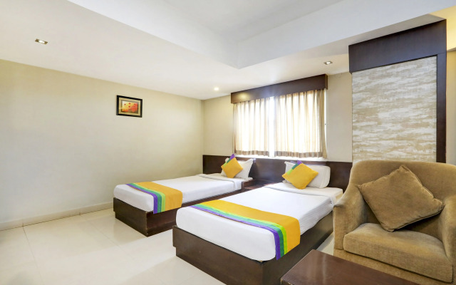 Itsy By Treebo - Greenwood Inn And Suites