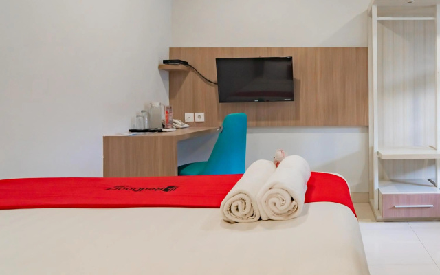 RedDoorz Plus @ Point Phila Cihampelas – Guest Rooms – Bandung