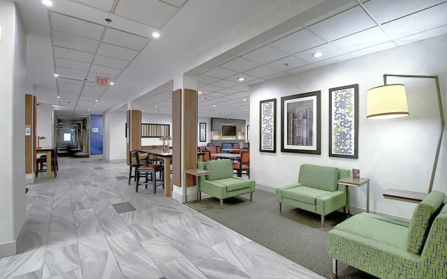 Holiday Inn Express Airport-Calgary by IHG
