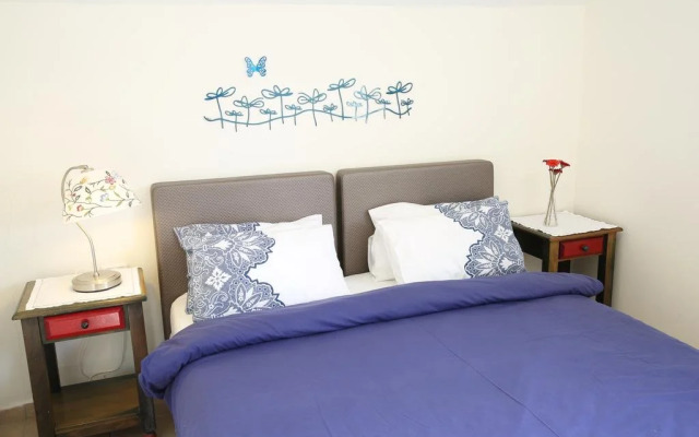 Korins At the Dead Sea