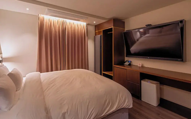 Yaja Hotel Peace Square branch