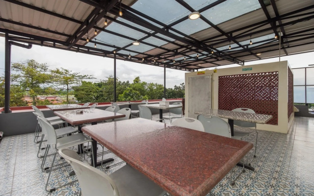 Urbanview Hotel Cantee Halim Perdanakusuma by RedDoorz