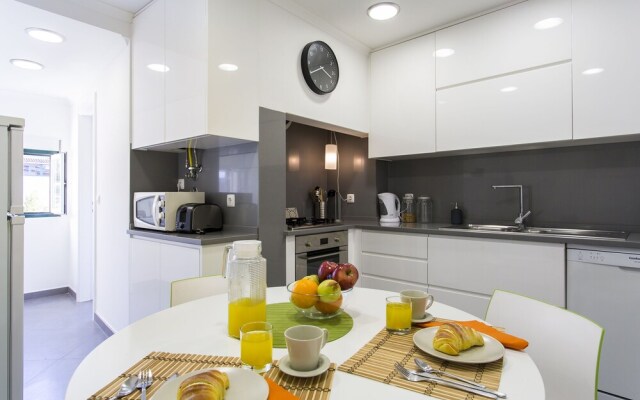 ALTIDO Urban 1-bed flat w/workspace, moments from Av. da Liberdade