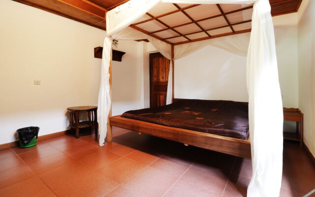 Bagus Bay Guest House By Zuzu