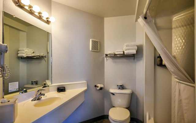 Travelodge by Wyndham Gardiner Yellowstone Park North