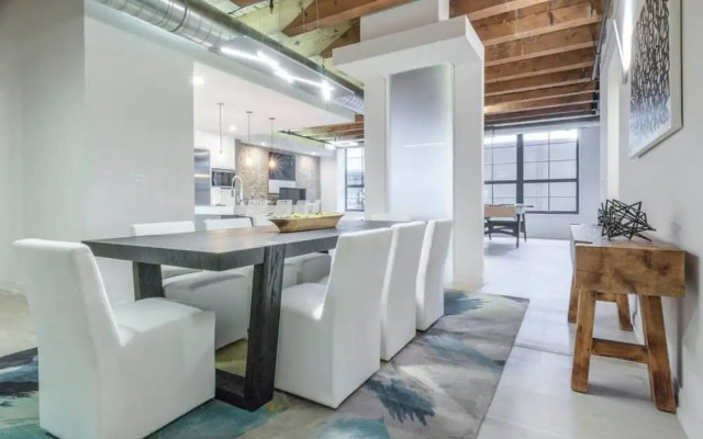 Breathtaking 6 BDR Luxury Condo Downtown Chicago