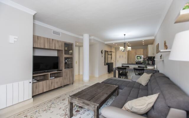 Perfect Location Between Golf and Beach