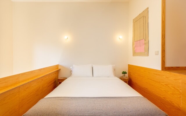 Tripas-Coração, Cordoaria River and Garden View