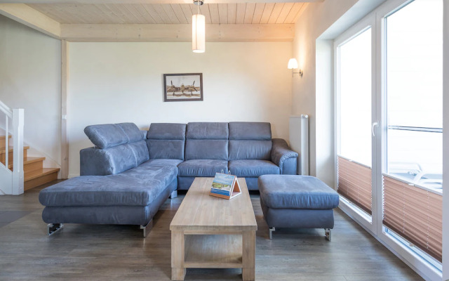 Exclusively furnished 5-star holiday home near the beach.