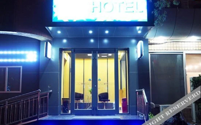 Yibai Hotel (Baihua Road store, west square, Baoding railway station)