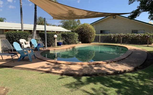 Riverland Motor Inn & River's Restaurant