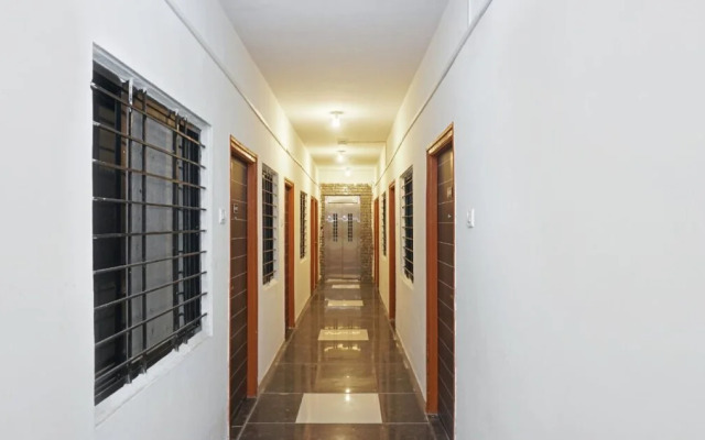 OYO Flagship 16665 Laxmi Chowk