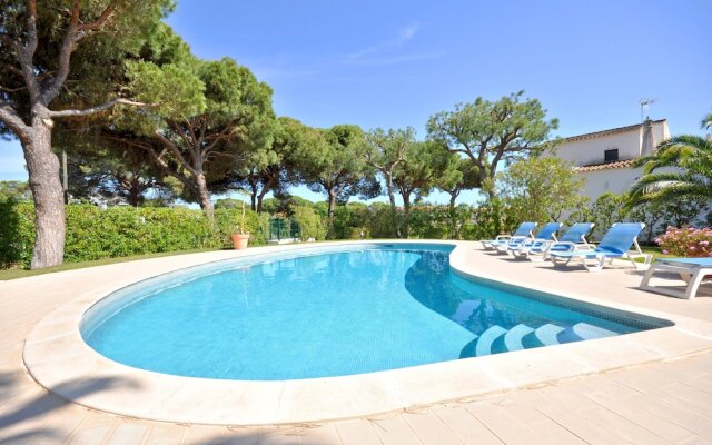 Close to Amenities, Free air Conditioning and Wi-fi