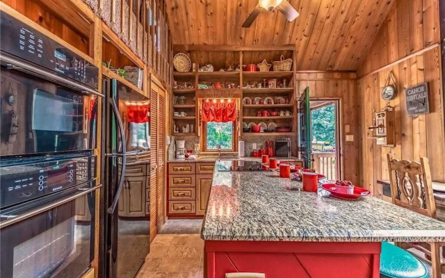 Paradise On The River Three Bedroom Cabin