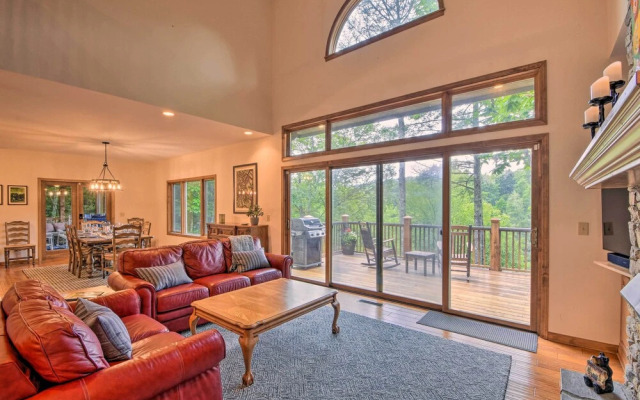 Quiet Riverfront Escape With Deck & Fly Fishing!