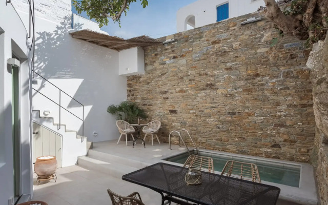 Porto Sereno Andros Suites