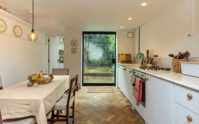 Beautiful 2 Bedroom Townhouse With Garden in Kentish Town